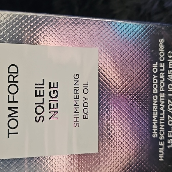 New still in wrapper tom ford shimmering body oil. - Picture 3 of 3